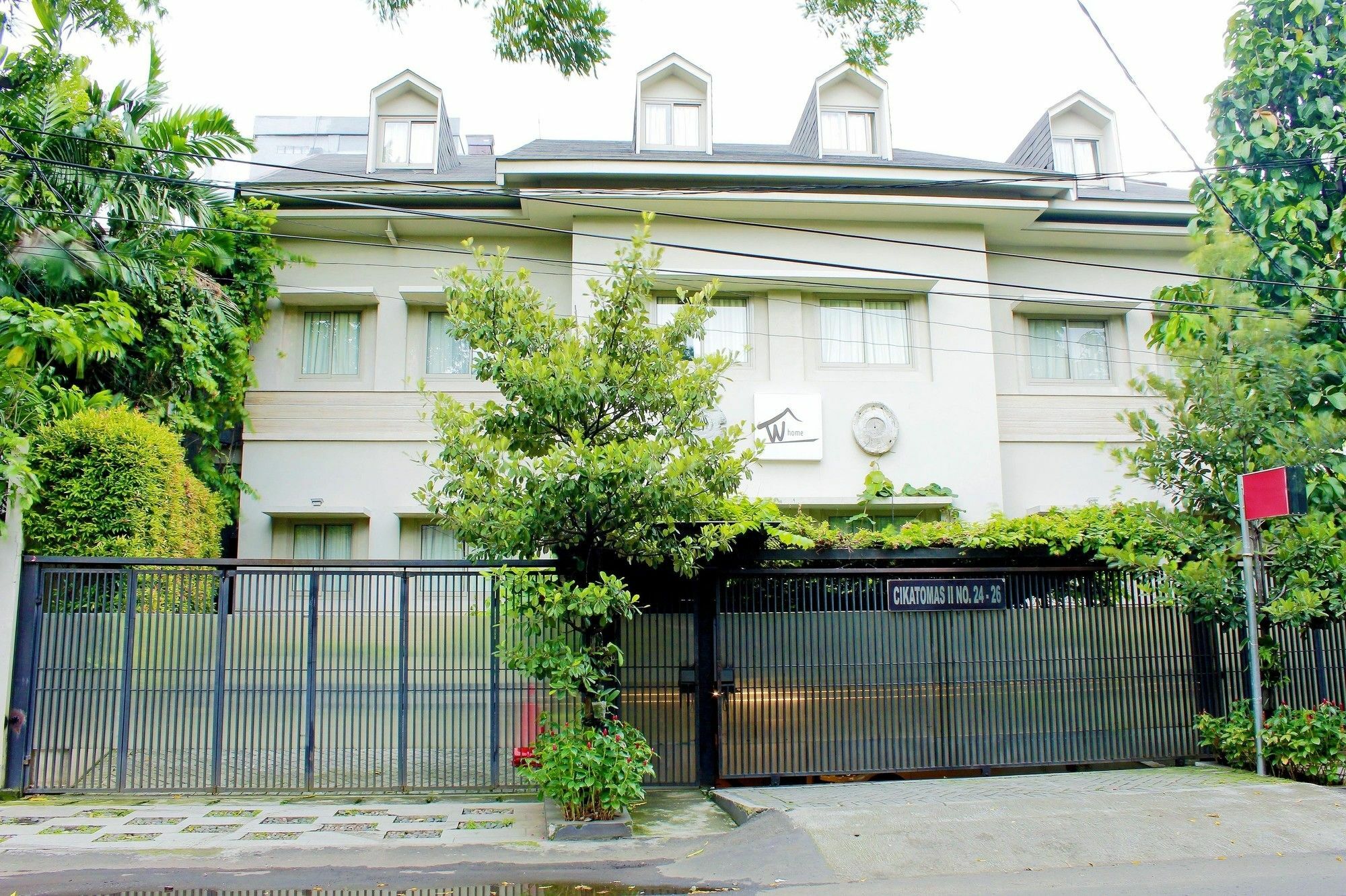 W Home Cikatomas Jakarta Kültér fotó