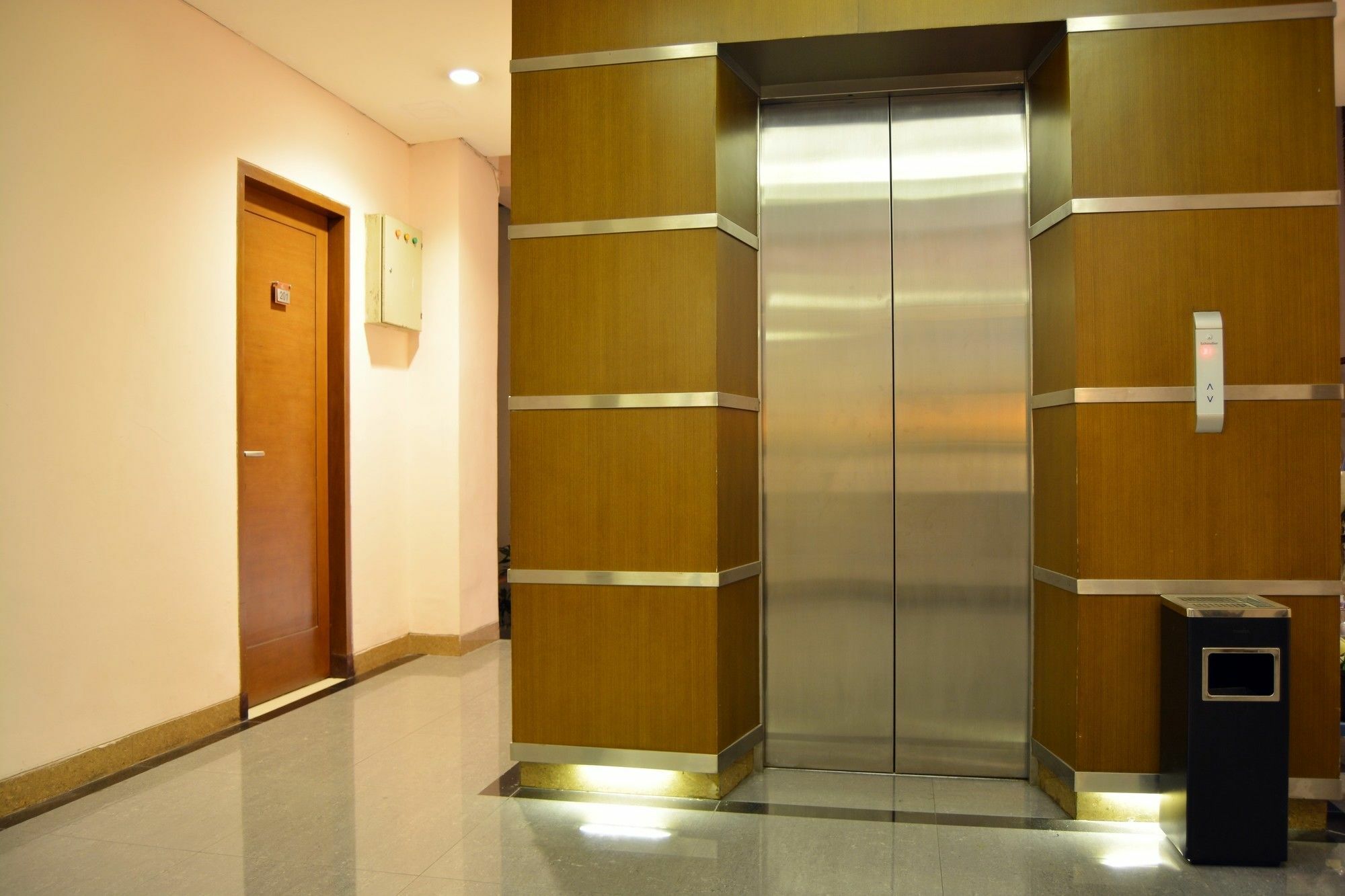 W Home Cikatomas Jakarta Kültér fotó